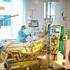 Die Zahl der Covid-Patienten, die ins Krankenhaus müssen, wächst wieder an. Derzeit liegen in der Oberschwabenklinik 13 Patienten (Stand ...