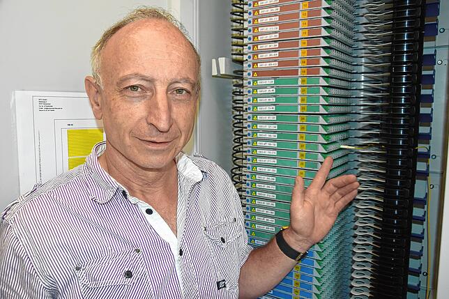 Ein kleiner weißer Stecker steht für einen Glasfaser-Hausanschluss in Rickenbach, so Hauptamtsleiter Markus Wagner. Zuletzt werden es ...