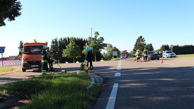 Bild : Zwei Verletzte auf B500 -  Straße zwei Stunden gesperrt