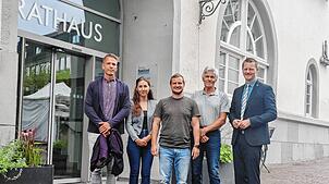 Kai Reppel (Abteilungsleiter Schulen und Sport) mit Alexandra Brull, Joey Albert, Axel Tabertshofer (Vorsitzender der IG Sport) und ...