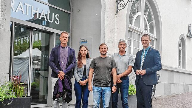 Kai Reppel (Abteilungsleiter Schulen und Sport) mit Alexandra Brull, Joey Albert, Axel Tabertshofer (Vorsitzender der IG Sport) und ...