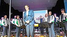 Oliver Albrecht (Mitte) hat als Dirigent und Arrangeur den Harmonikaverein Wälderbuebe nach vorne gebracht. Titel wie der Pippi- ...