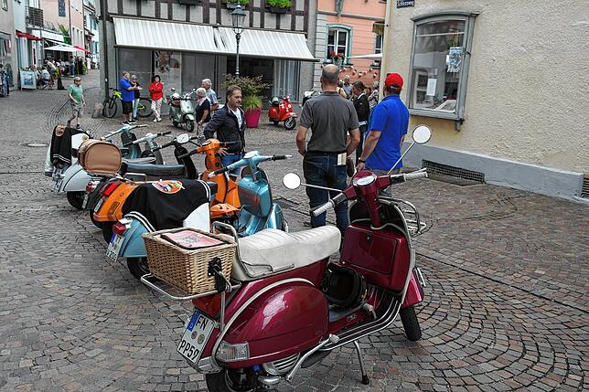 Bild 10: Bilder vom Treffen der Vespa-Freunde und Fiat-500-Liebhaber bei der Italienischen Woche in Markdorf