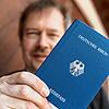 Joachim Widera aus Rheinfelden ist einer der prominentesten Vertreter der &bdquo;Reichsbürger&ldquo;-Ideologie am Hochrhein. Hier ...