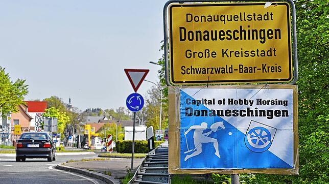 Maischerz in Donaueschingen: Über den Stellenwert von Donaueschingen als Reitturnierstadt machten sich Maischerzbolde lustig, die am ...