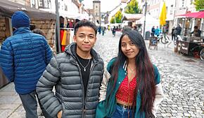 Urnando Andinivo und Sandrina Rahaengomanana kommen aus Madagaskar und genießen den Bummeln durch die historische Stadt.