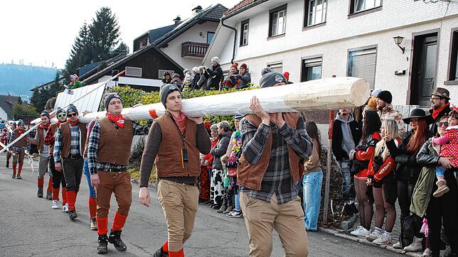 Bild : Herrischrieder Dorffasnacht: Hooriwälder und Dorfbuebe zeigen beeindruckende Masken