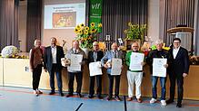 Vor 50 Jahren haben sie ihre Meisterbriefe erhalten. Das Foto zeigt (von links): Stefanie Bürkle und Thomas Sugg, die Geehrten Theodor ...