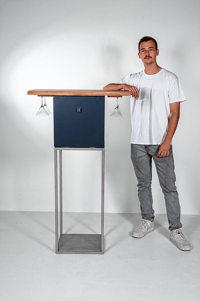 Bild 10: Von der Mini-Bar bis zum Schminktisch: So kreativ sind die Schreiner-Gesellen aus dem Kreis Waldshut