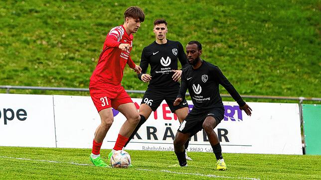 Bild : Die besten Bilder vom Spitzenspiel zwischen FC RW Salem und BC Konstanz-Egg