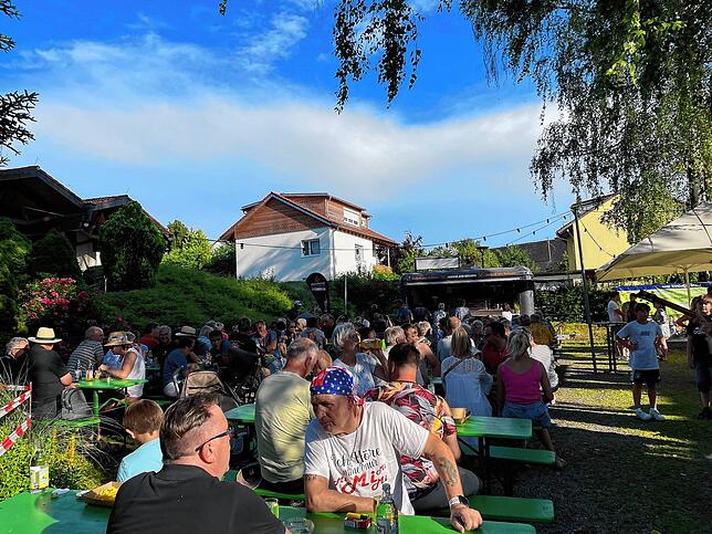 Die Bänke beim letzten Weiler Abendmarkt unter diesem Namen waren voll besetzt.