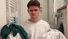 Oh nein, nicht schon wieder so viel Wäsche! Immerhin hatte Oskar Bücklein noch nie rosa Socken: Er hat früh gelernt, wie man die Wäsche ...