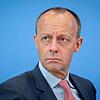 Schon lange macht Friedrich Merz die Politik seiner Intimfeindin Angela Merkel für die schweren Verluste der CDU verantwortlich.