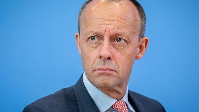 Schon lange macht Friedrich Merz die Politik seiner Intimfeindin Angela Merkel für die schweren Verluste der CDU verantwortlich.