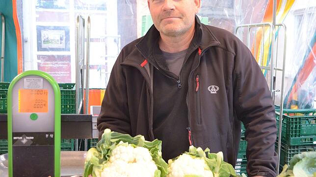 Gregor Eber vom Winkelhof isst Blumenkohl auch gern als Salat.