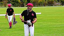 Bild : Polo mit dem Steckenpferd! Ja, das geht, macht Spaß und erfüllt auch noch einen guten Zweck! So war der zweite Steckenpferd-Polo-Cup in Donaueschingen