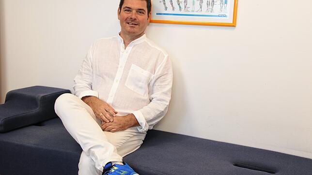 Inzwischen seit 15 Jahren ist Achim Wenk mit seiner Praxis in der Hauensteinstraße 78 bis 80 in Bad Säckingen zu finden. Bilder: Susanne ...