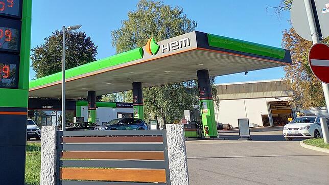 Ein bislang unbekannter Täter hat am Dienstagabend eine Tankstelle im Schießstattweg in Markdorf überfallen.