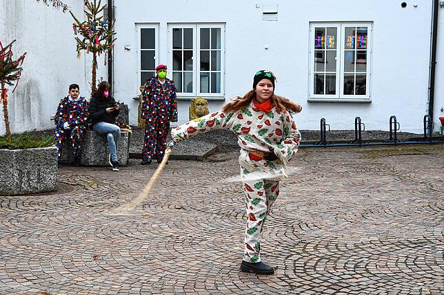 Bild 3: Bilder vom Narrenbaumstellen und Preisschnellen in Markdorf