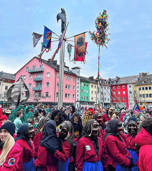 Bild 7: So bunt war der Rathaussturm in Friedrichshafen