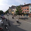 Lachsfarbener Stein des Anstoßes: Zieht nach dem geplanten Abriss und Neubau in der Kreuzlinger Straße 14 und 16 ein Drogeriemarkt ein, ...