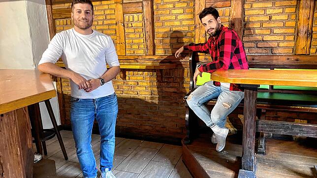 Ridvan Avim (links) und Tevfik Ceylan haben die Black Pearl ins Leben gerufen. &bdquo;Wir freuen uns einfach auf den Kontakt mit den ...
