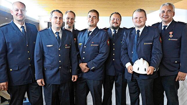 Kreisbrandmeister Florian Vetter (von links) mit Sebastian Storz, Harald Schwörer, Christian Kuner, Clemens Faller, Tobias Moser und ...