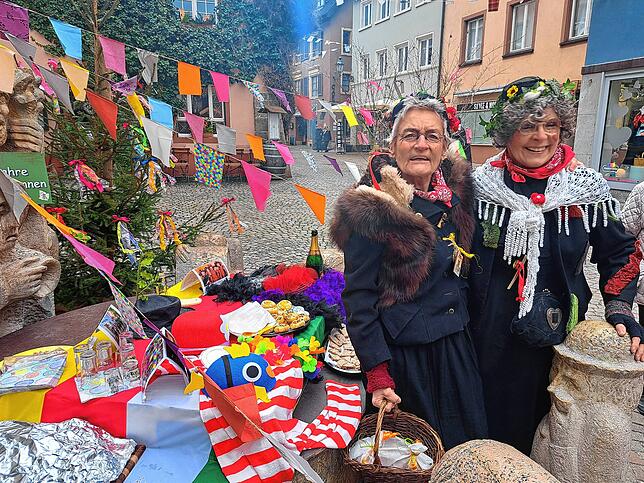 Gute Laune herrscht am Narrenbrunnen in der Bad Säckinger Altstadt.