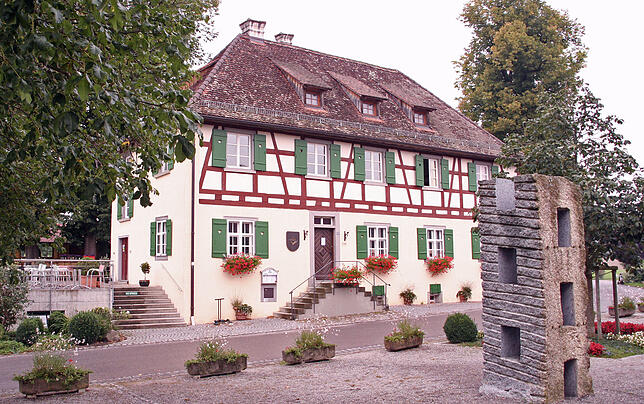 Auf dem Hofgut Lugenhof des Golfclub soll ein Hotel mit 30&nbsp;Zimmern entstehen. Auch dazu muss der Grünzug hier reduziert werden.
