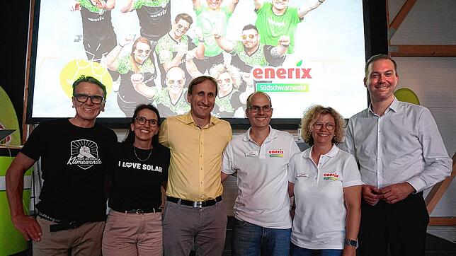 Gäste, Referent und Teilnehmer der Diskussionsrunde beim Energiefest von Enerix in Lauchringen, von links: Peter Knuth, Beate Knuth, ...