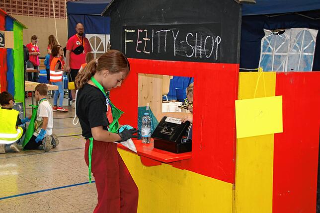 Bild 10: Kinder übernehmen Stadthalle in Tiengen – Einblicke in Fez City