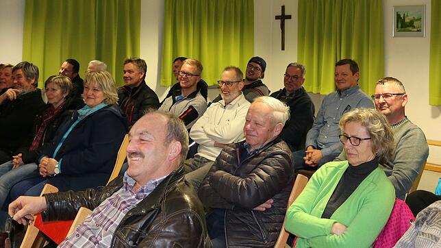 Gut besucht ist die Bürgerversammlung in Hubertshofen. Bild: Christina Rademacher