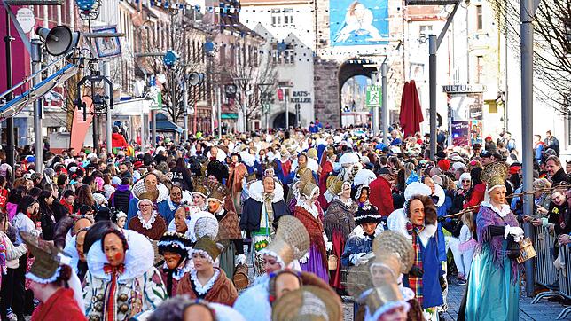 Bild : Die Villinger Narren feiern – Prachtwetter und beste Stimmung beim großen Umzug – Teil 2