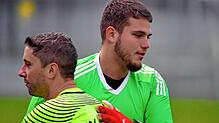 Gut gemacht: Manuel Berger (vorn) sprang beim SV Buch für Jannik Strittmatter als Torwart ein. Youngster Simon Eckert aus der ...