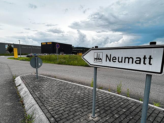 In der Neumatt soll beim vom DHL-Zustellstützpunkt (im Bild oben) und neben dem Feuerwehrhaus Süd ein McDonald‘s-Restaurant gebaut werden.