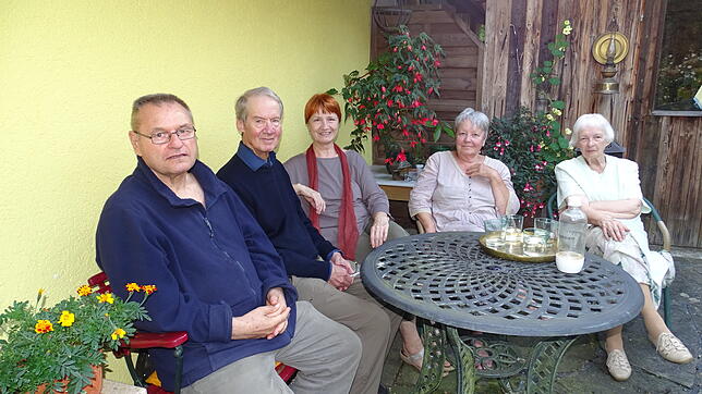 Heinz, Thomas, Bärbel, Gerlinde Kriese und Elisabeth (von links) kommen prima miteinander aus. Jeder hat seinen Freiraum und es gibt ...