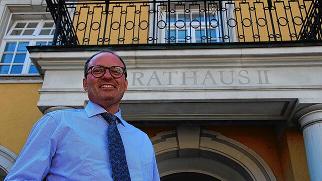 Aktuell ist Severin Graf nicht im gelben Rathaus anzutreffen, weil er sein Haus nicht verlassen darf.
