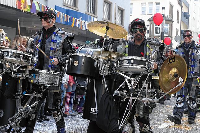 Bild 6: Bilder vom großen Fasnet Samschdig-Umzug der Poppele-Zunft (3)