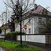 Blick in die Gustav-Schwab-Straße an der Bahnlinie in Petershausen. Hier ist es in der Nacht zum Freitag zu einem Einbruch in ein ...