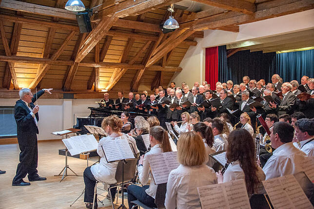 Über 100 Mitwirkende gestalteten im Sennhof Heiligenberg das Frühjahrskonzert des Vereins Musik und Kultur Heiligenberg unter der ...