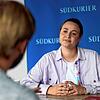 Anna Peters von der Grünen Jugend im Interview mit SÜDKURIER-Redakteurin Angelika Wohlfrom und SÜDKURIER-Redakteur Dominik Dose.