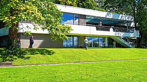 Das Landhaus Wagner im Ortsteil Spaltenstein von Friedrichshafen wurde 1965 von Josef Wagner in Auftrag gegeben.