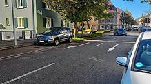 An der Kreuzung von Ekkehard- und Romeiasstraße hat ein illegales Autorennen durch einen Unfall sein dramatisches Ende gefunden. Rote ...