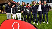 Spieler und Offizielle freuen sich am Öschberghof über die Eröffnung der Golfsaison, allen voran Clubpräsident Alexander Hengst (zweiter ...