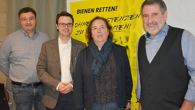 Bei der Jahreshauptversammlung des BLHV-Kreisbezirks Villingen sind Bezirksgeschäftsführer Oliver Maier, Hauptgeschäftsführer Benjamin ...