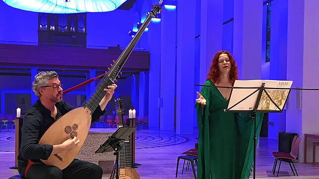 Sopranistin Juliane Brittain und Lautenist Erik Warkenthin im Konzert mit Werken von Strozzi, Purcell und Vivaldi in der Pfarrkirche in ...