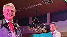 Beim Jahreskonzert in Wutöschingen: Der neue Dirigent des Musikvereins Horheim, Herbert Gramsch (links), hier mit dem Solisten Thomas ...