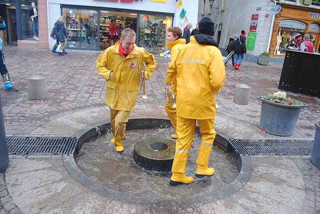 Bild 21: Trotz Sturm und Regen: So schön war die Närrische Gass' der Narro-Zunft Waldshut