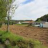 Links ist noch ein Streifen des idyllischen Mauchenbachs zu sehen, während rechts bereits der Arbeits-Container der Firma Schleith zu ...