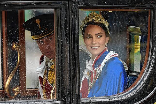 William, Prinz von Wales, und Kate, Prinzessin von Wales, kehren nach der Krönungszeremonie von König Charles III. und Königin Camilla ...